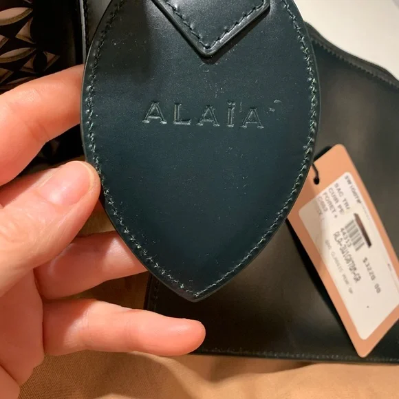 NWT Alaia Large Laser Cut Handbag with pouch and mirror. Black. $3500 retail - Picture 10 of 17